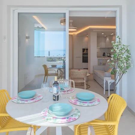 Esteponaciesii アパート エステポナ